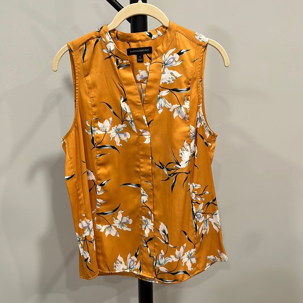 Banana Republic blouse of peace (S)